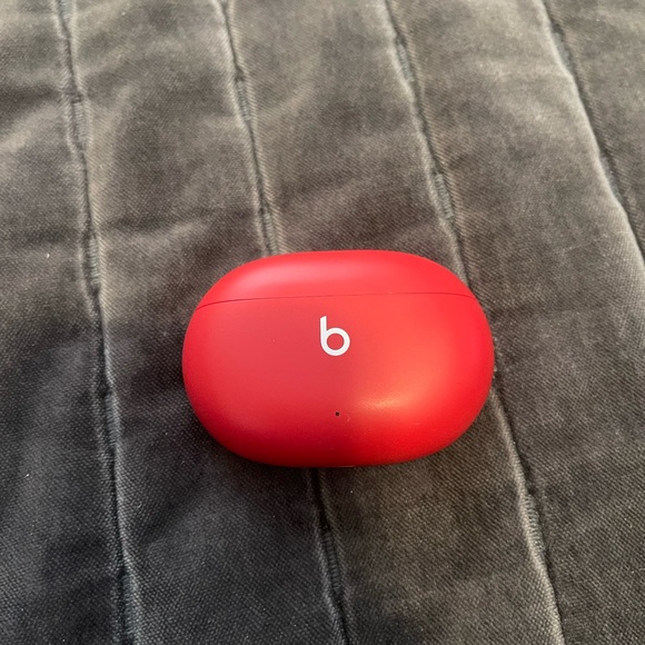 Beats by Dre Red Earbud Headphones - Picture 1 of 3